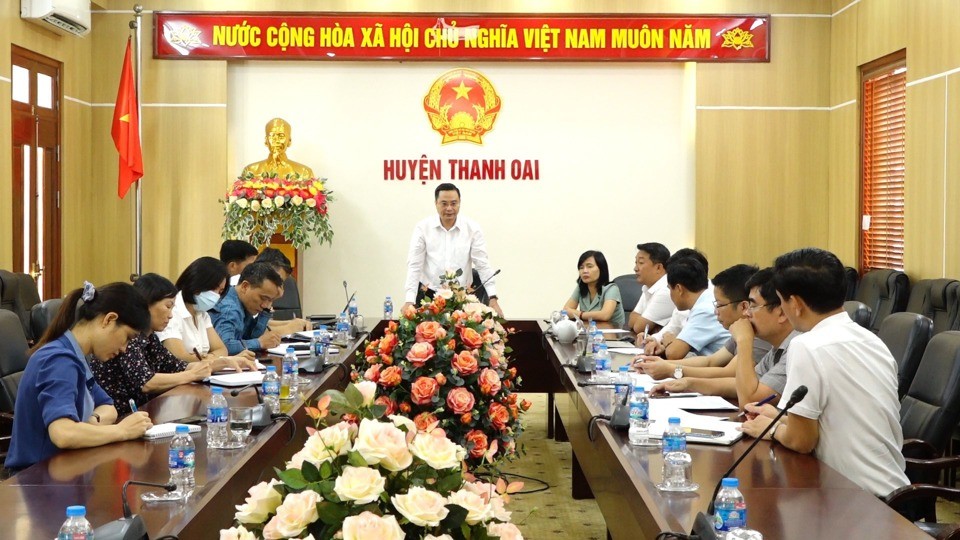 Lãnh đạo huyện Thanh Oai tổ chức họp bàn các phương án giải quyết vấn đề nước sạch tại Khu đô thị Thanh Hà sáng 18/10.