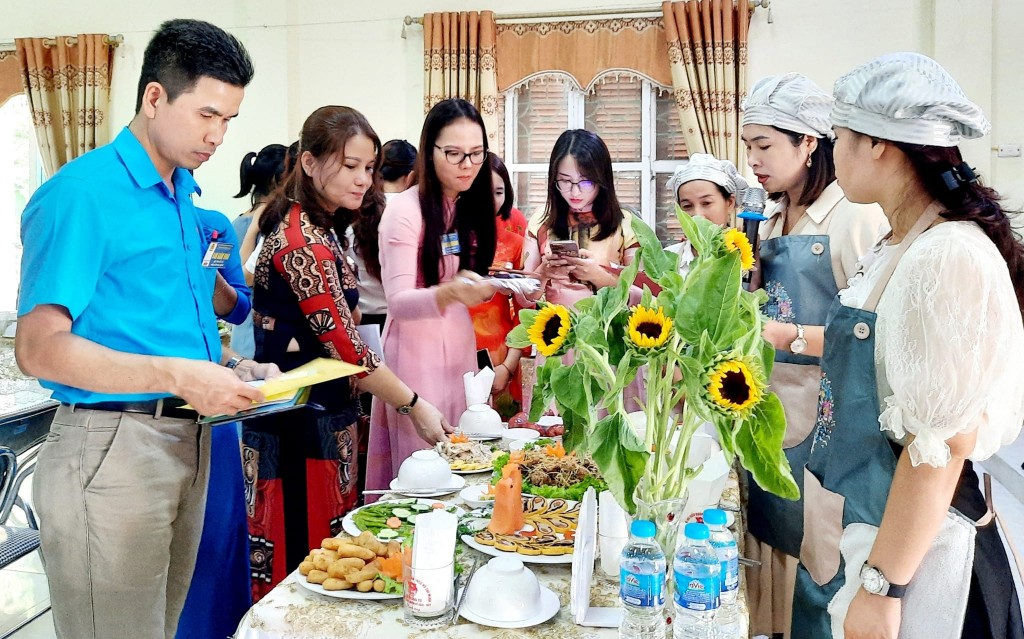 LĐLĐ huyện Ứng Hòa tổ chức hội thi nấu ăn chào mừng ngày Phụ nữ Việt Nam