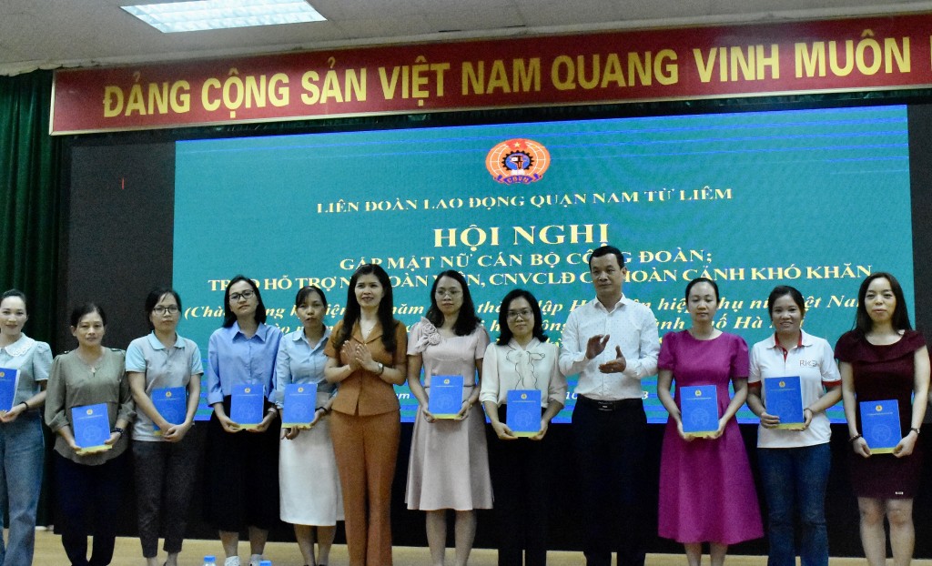 LĐLĐ quận Nam Từ Liêm: Trao hỗ trợ cho nữ đoàn viên có hoàn cảnh khó khăn