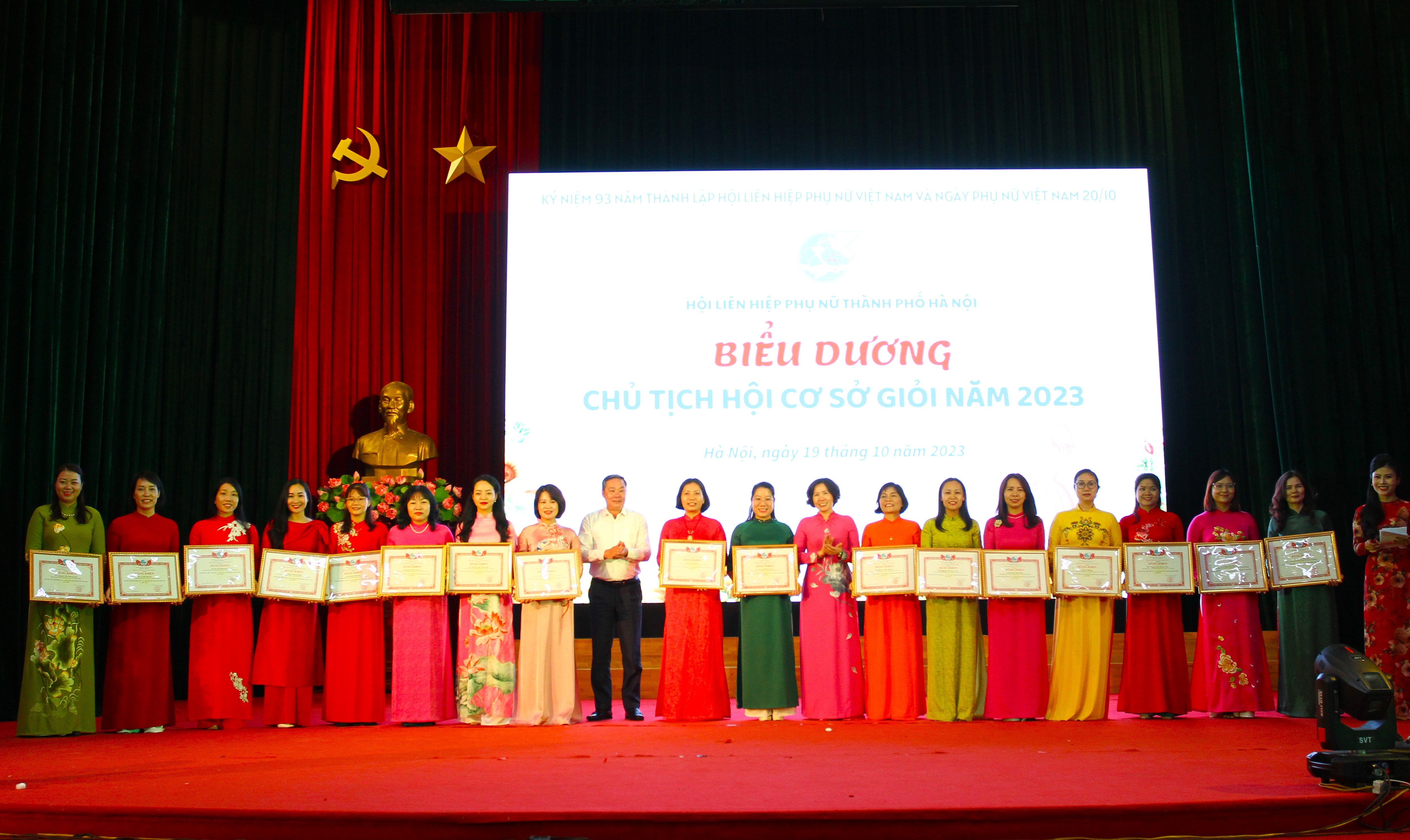 Tôn vinh và trao tặng danh hiệu Phụ nữ Thủ đô tiêu biểu năm 2023