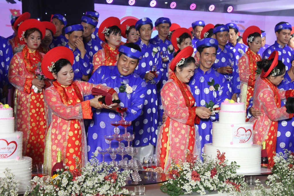 TP.HCM: Niềm vui của cô dâu, chú rể và gia đình tại lễ cưới tập thể 2023