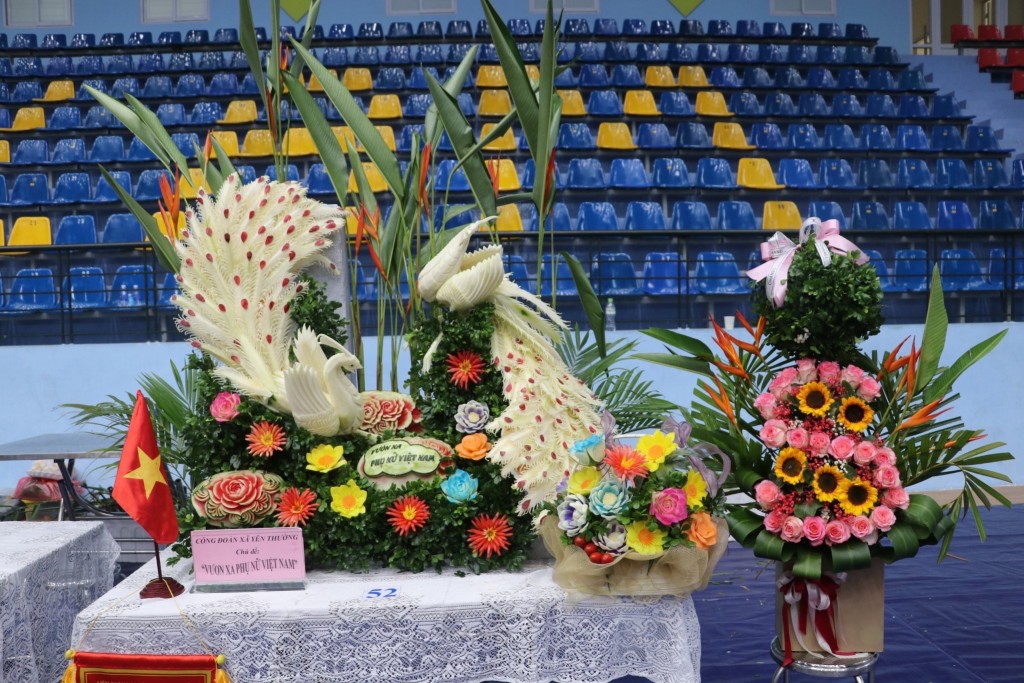 Tưng bừng Hội thi cắm, tỉa hoa nghệ thuật trong công nhân, viên chức, lao động huyện Gia Lâm