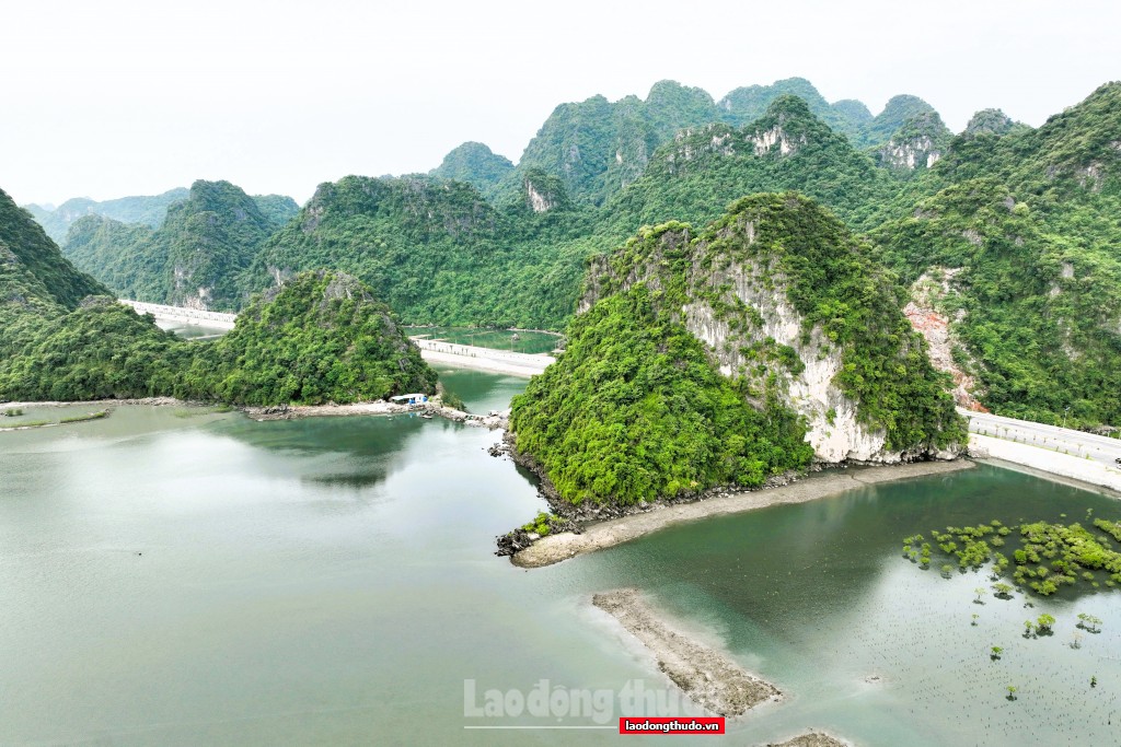 Cận cảnh một trong những tuyến đường bao biển đẹp nhất Việt Nam