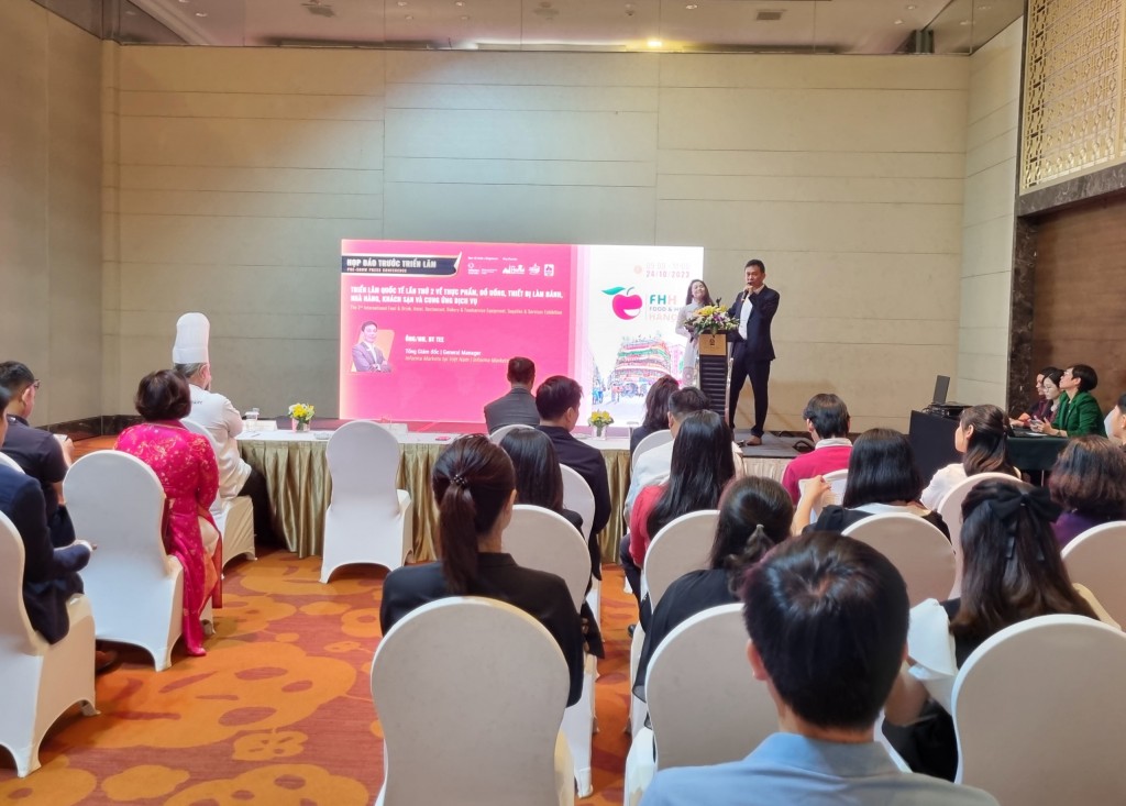 Ông BT Tee, Tổng Giám đốc Informa Markets Việt Nam phát biểu tại buổi họp báo Triển lãm quốc tế Food & Hotel Hanoi 2023