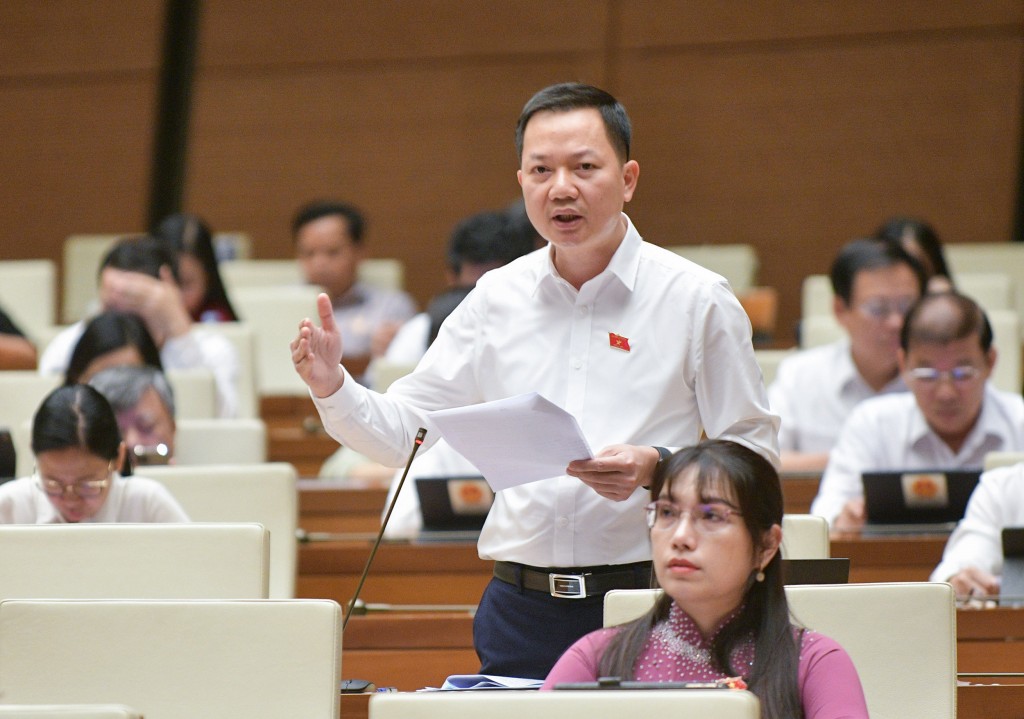 Đại biểu Quốc hội: Cần có quy định cấm hành vi làm nhiễu loạn thị trường bất động sản