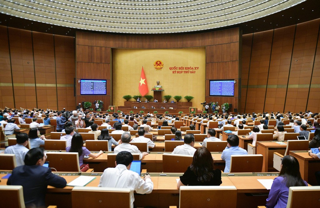 Quốc hội thảo luận về kinh tế - xã hội, gồm cải cách tiền lương