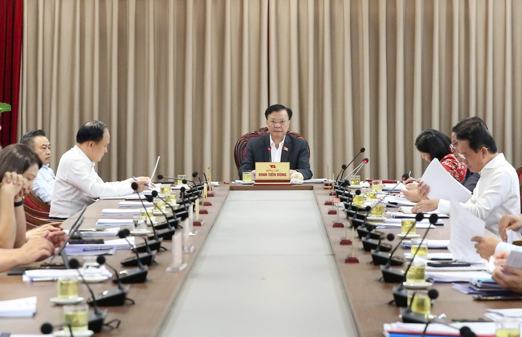 Bí thư Thành ủy Đinh Tiến Dũng chủ trì hội nghị lần thứ chín (nhiệm kỳ 2020-2025) Ban Chỉ đạo Quản lý tổ chức bộ máy, biên chế thành phố Hà Nội.