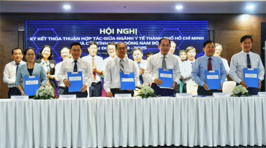 Giám đốc Sở Y tế TP.HCM và các tỉnh vùng Đông Nam bộ ký kết thoả thuận hợp tác và phát triển. Ảnh: Sở Y tế TP.HCM