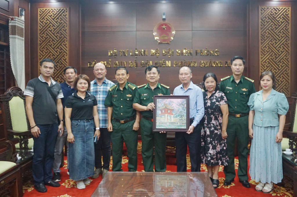 Hội Nhà báo Hà Nội thăm, làm việc với Bộ đội Biên phòng tỉnh Quảng Ngãi