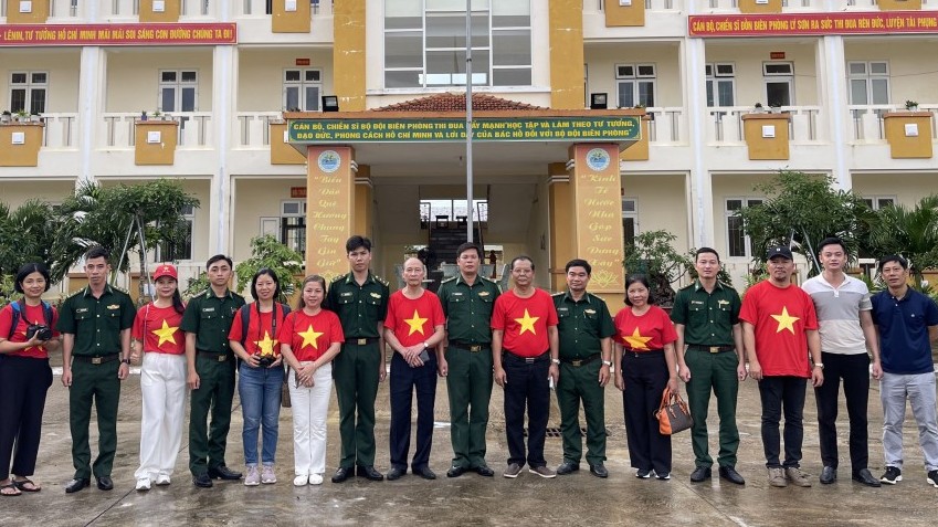 Hội Nhà báo Hà Nội thăm, làm việc với Bộ đội Biên phòng tỉnh Quảng Ngãi