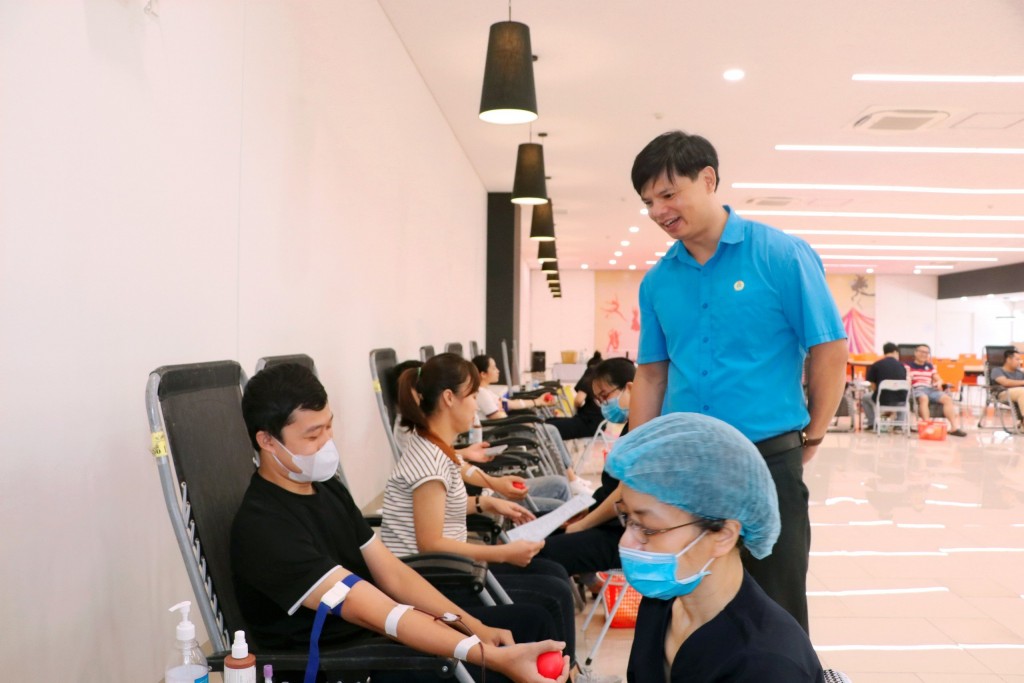 Đoàn viên, công nhân lao động Công ty TNHH Điện Stanley Việt Nam hiến máu tình nguyện