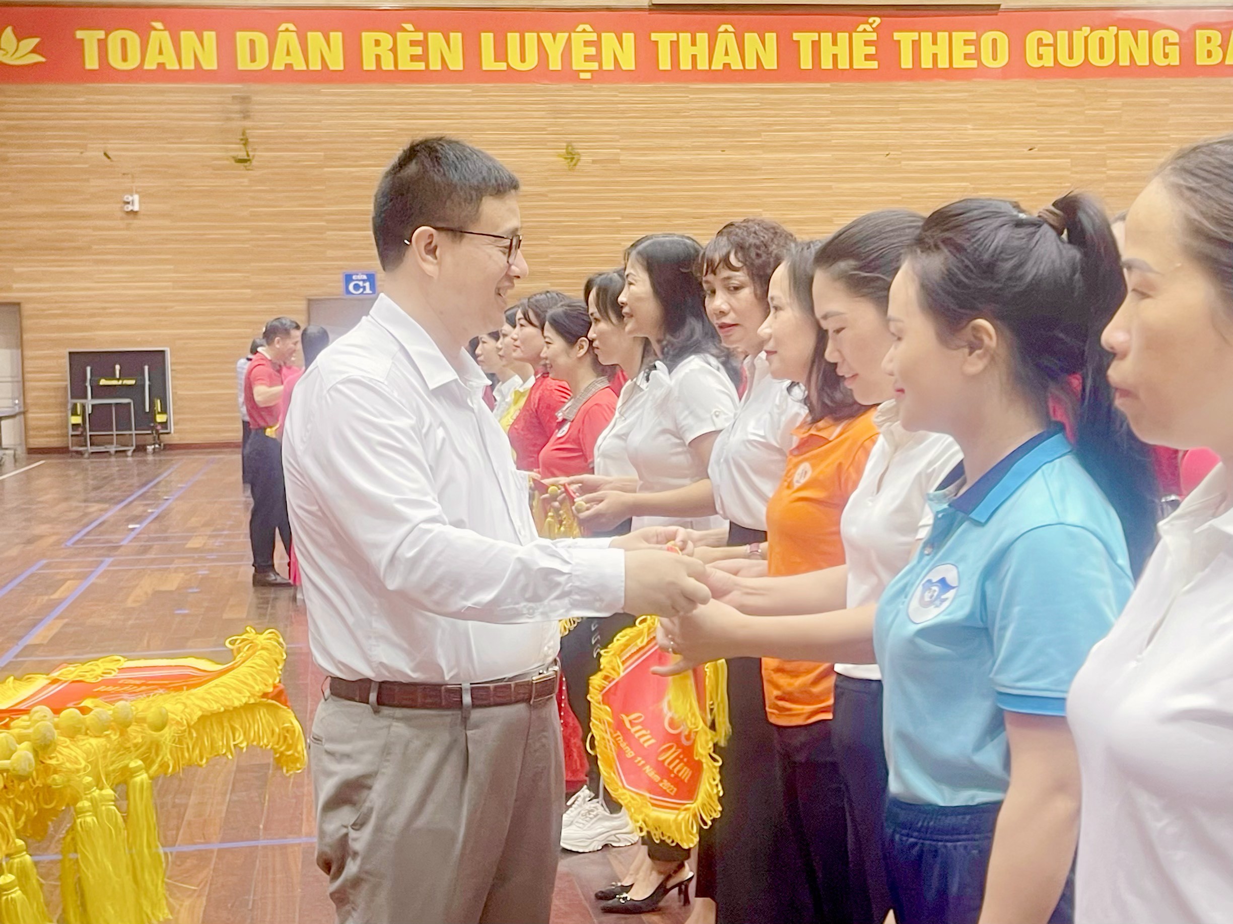 Tưng bừng hội thao cán bộ, giáo viên, nhân viên huyện Thanh Trì