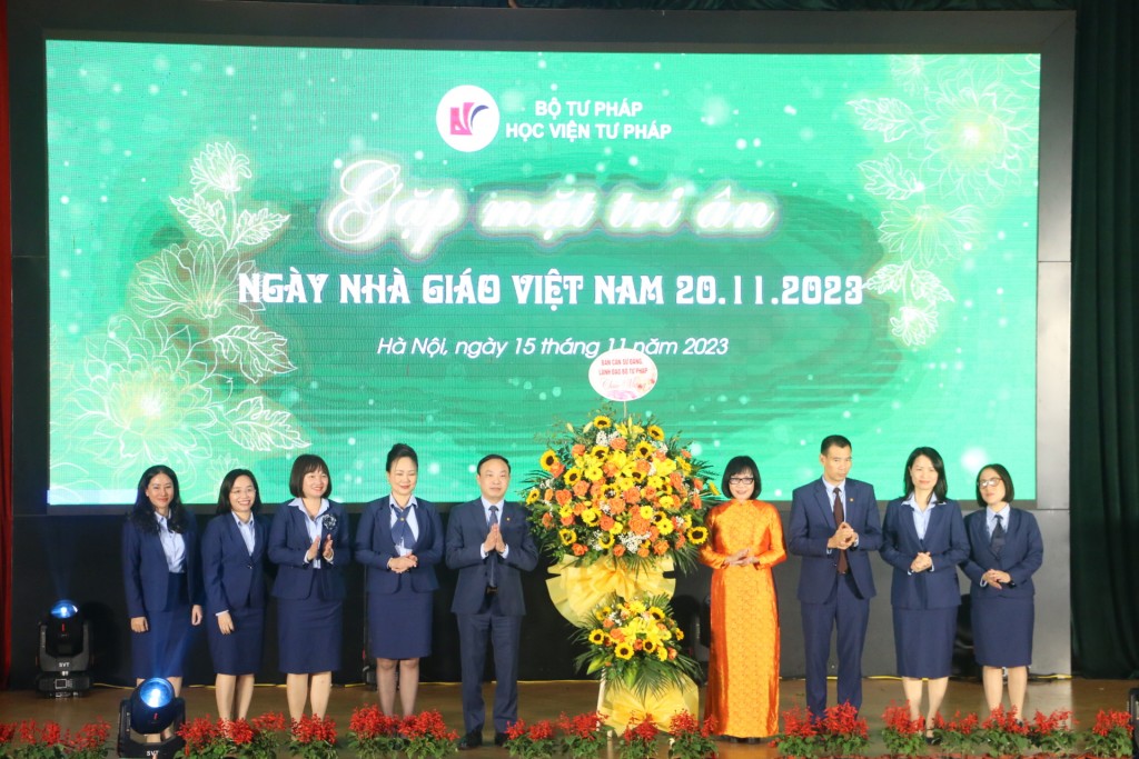 Học viện Tư pháp tổ chức Lễ Kỷ niệm Ngày Nhà giáo Việt Nam 20/11 Học viện Tư pháp tổ chức Lễ Kỷ niệm Ngày Nhà giáo Việt Nam 20/11