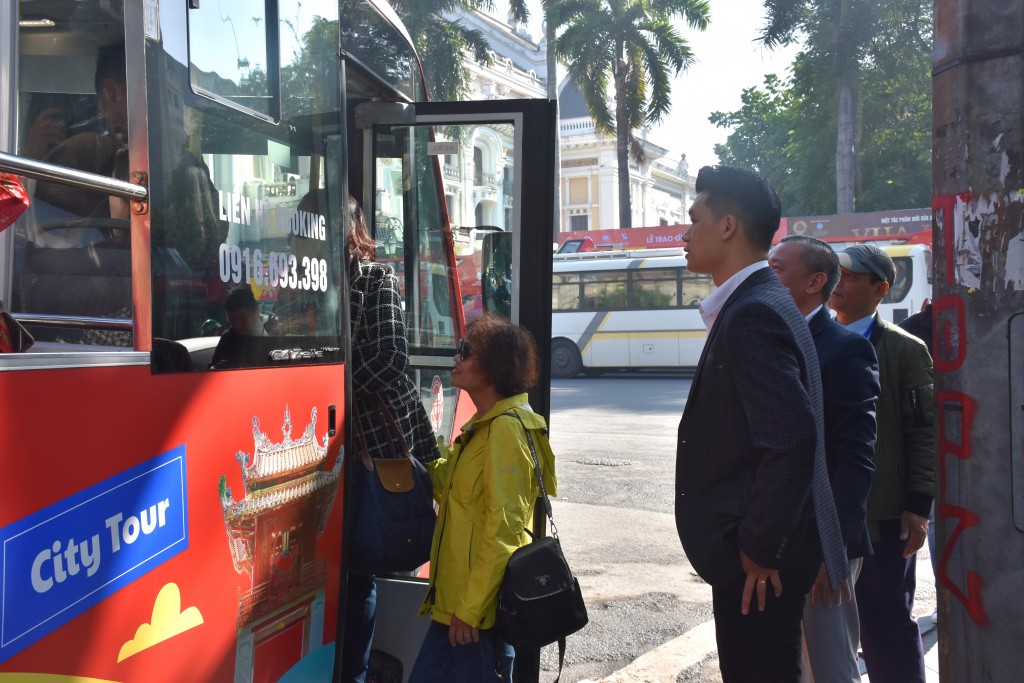 Hà Nội đẹp lạ kỳ trên tuyến buýt City Tour 03 “Thăng Long thắng cảnh”