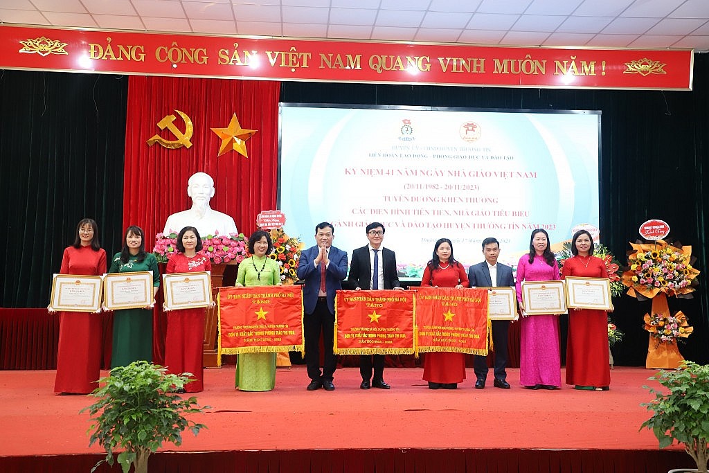 Huyện Thường Tín tuyên dương, khen thưởng các nhà giáo tiêu biểu