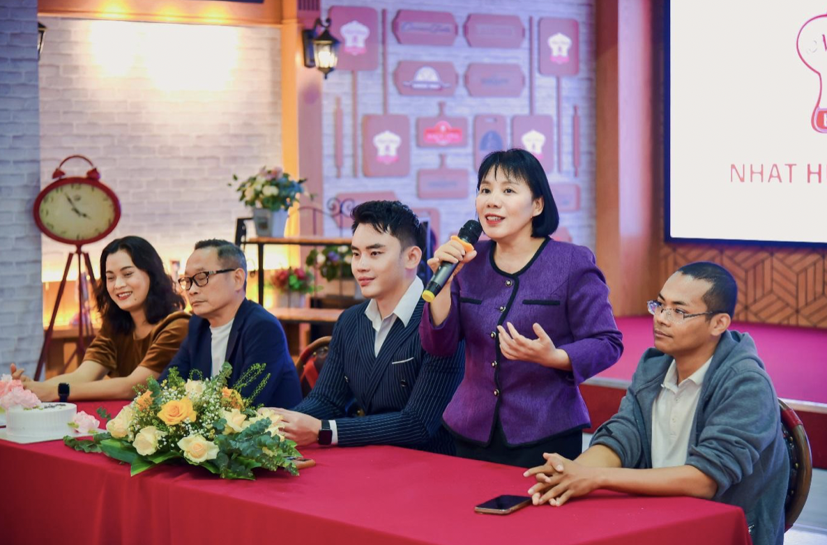 MC Mạnh Khang là đại sứ chiến dịch “Bánh kem 1 chữ”