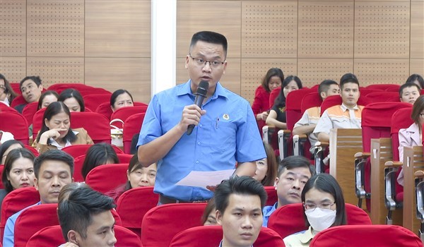 Chủ tịch UBND huyện Gia Lâm lắng nghe tâm tư, nguyện vọng của công nhân, viên chức, lao động