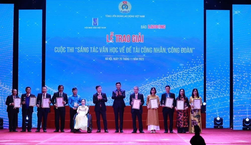 Trao giải Cuộc thi sáng tác văn học về công nhân và công đoàn