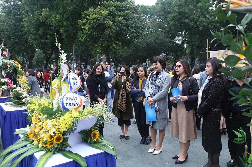Tổ chức Hội thi “Cắm hoa nghệ thuật” chào mừng Đại hội XIII Công đoàn Việt Nam