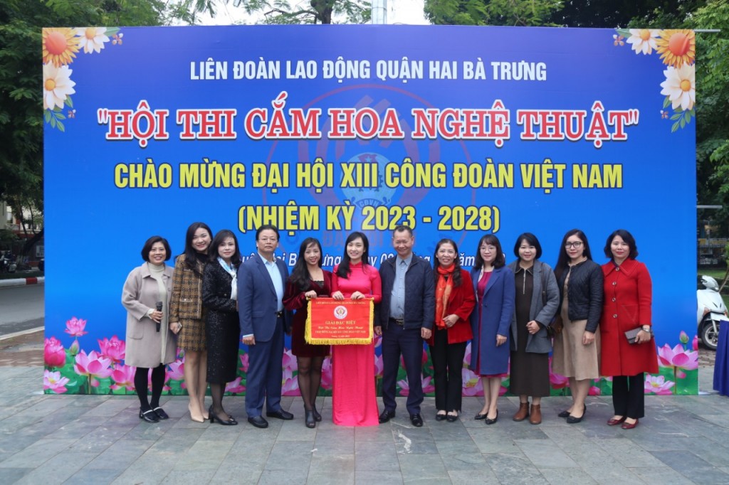 Tổ chức Hội thi “Cắm hoa nghệ thuật” chào mừng Đại hội XIII Công đoàn Việt Nam