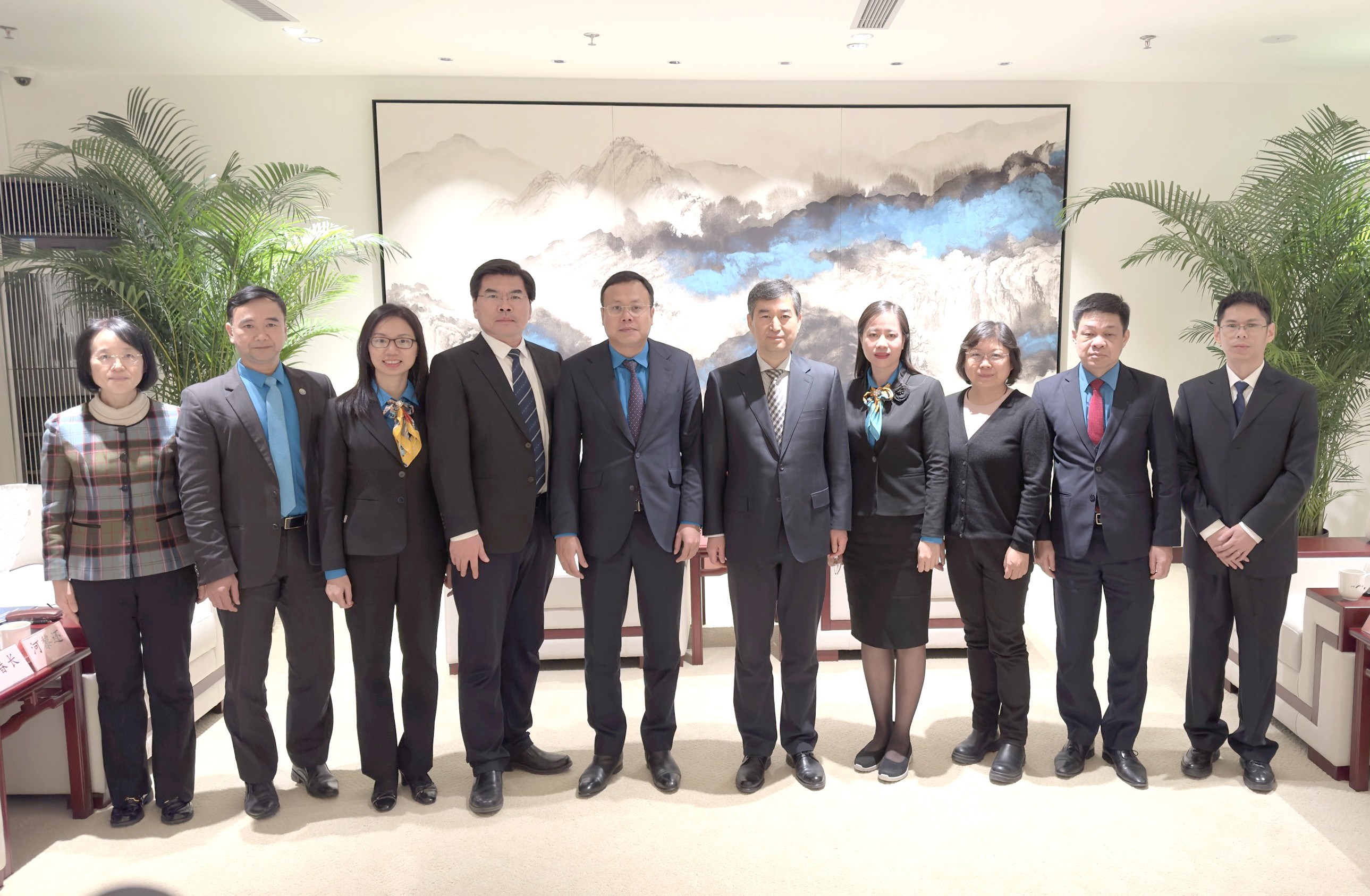 LĐLĐ thành phố Hà Nội trao đổi kinh nghiệm hoạt động với Tổng Công hội thành phố Bắc Kinh