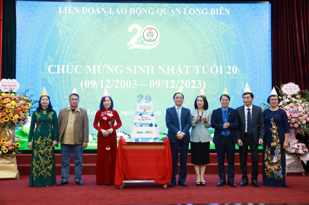 LĐLĐ quận Long Biên kỷ niệm 20 năm thành lập, gặp mặt các thế hệ cán bộ Công đoàn
