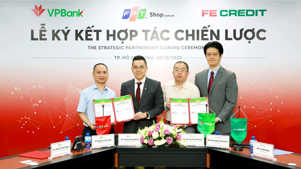 VPBank và FE CREDIT bắt tay với FPT Shop hỗ trợ khách hàng mua sắm thiết bị điện tử