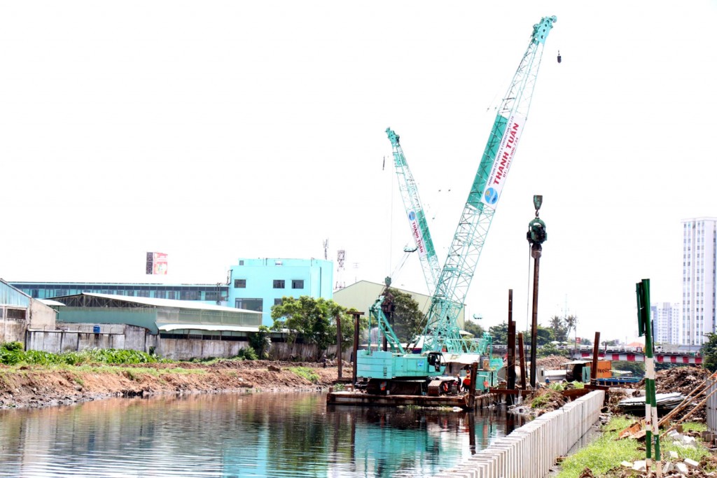 Công trường dự án trọng điểm Cải tạo kênh Tham Lương - Bến Cát.