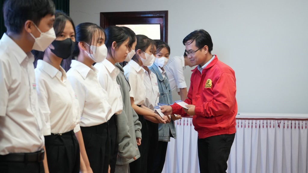 Tân Hiệp Phát trao 150 phần học bổng cho học sinh tỉnh Quảng Nam