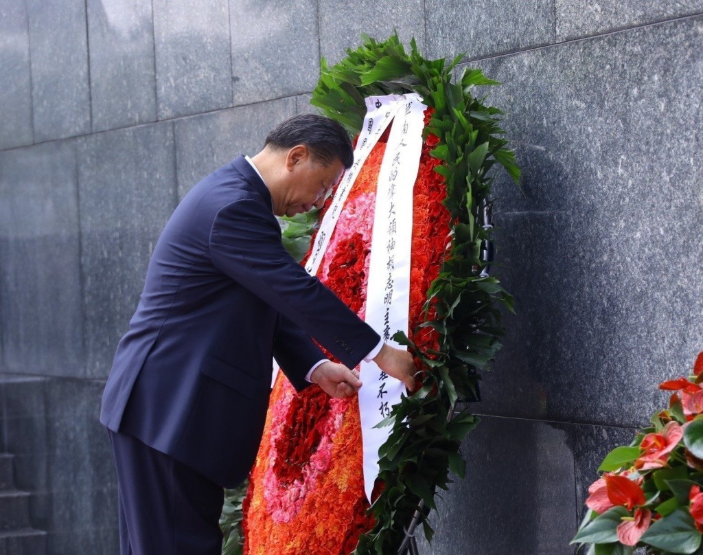 Tổng Bí thư, Chủ tịch nước Trung Quốc vào Lăng viếng Chủ tịch Hồ Chí Minh