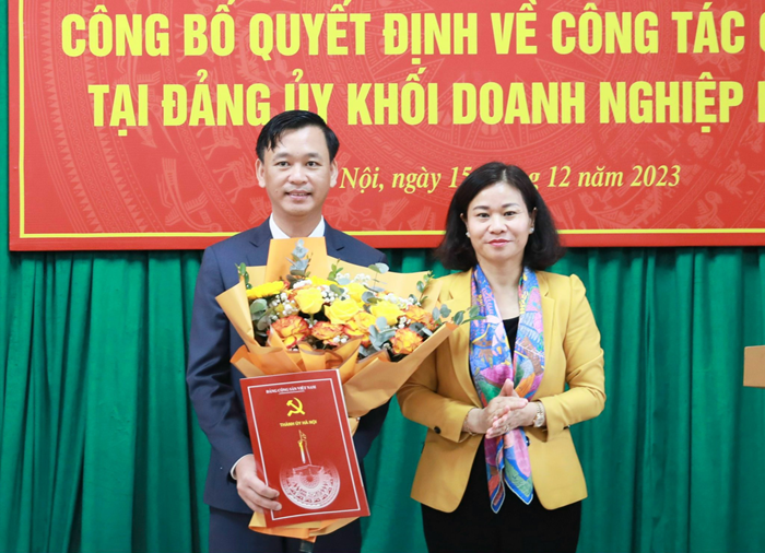 Phó Bí thư Thường trực Thành ủy Hà Nội trao Quyết định công tác cán bộ