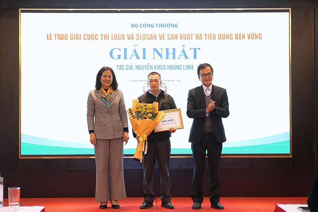 Tác giả Nguyễn Khoa Hoàng Linh đạt giải Nhất Cuộc thi “Sáng tạo logo và slogan về sản xuất và tiêu dùng bền vững”