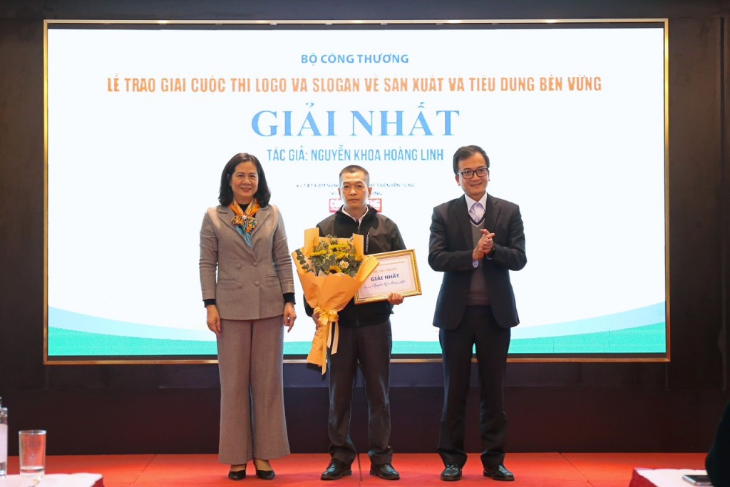 Tác giả Nguyễn Khoa Hoàng Linh đạt giải Nhất Cuộc thi “Sáng tạo logo và slogan về sản xuất và tiêu dùng bền vững”