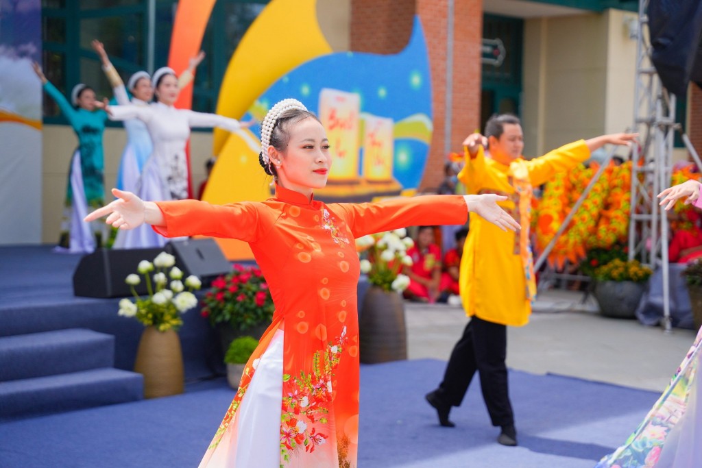 Tây Ninh đón Tết Dương lịch và mừng cột mốc đón du khách thứ 5 triệu với màn pháo hoa rực rỡ