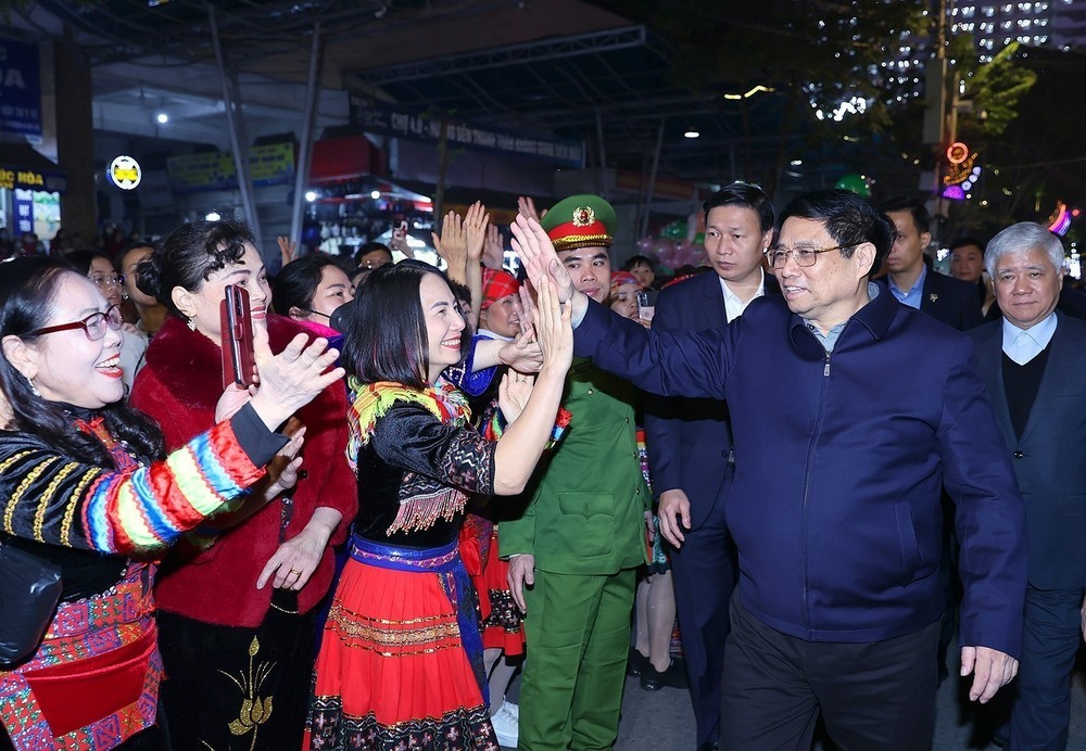 Thủ tướng đón Năm Mới 2024 cùng nhân dân các dân tộc tỉnh Cao Bằng