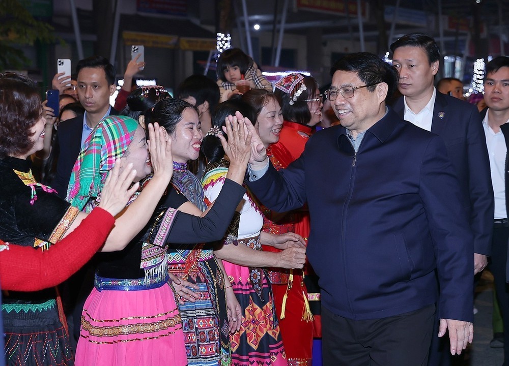 Thủ tướng đón Năm Mới 2024 cùng nhân dân các dân tộc tỉnh Cao Bằng