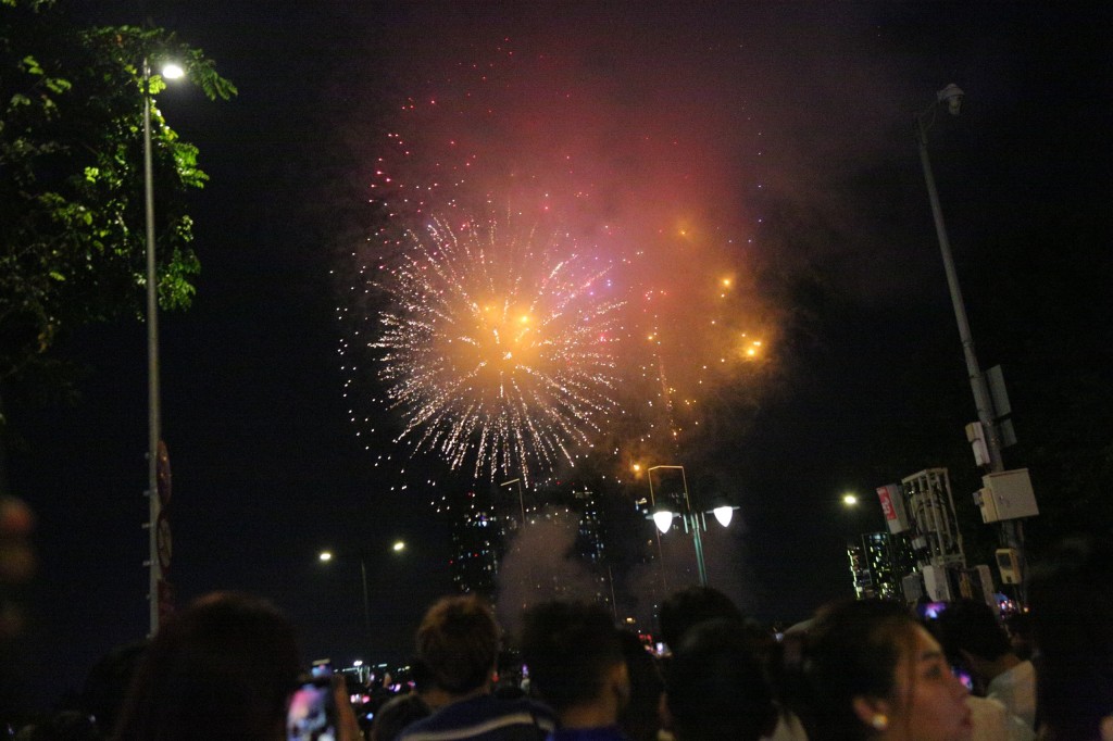 TP.HCM: Rực rỡ pháo hoa chào mừng năm mới