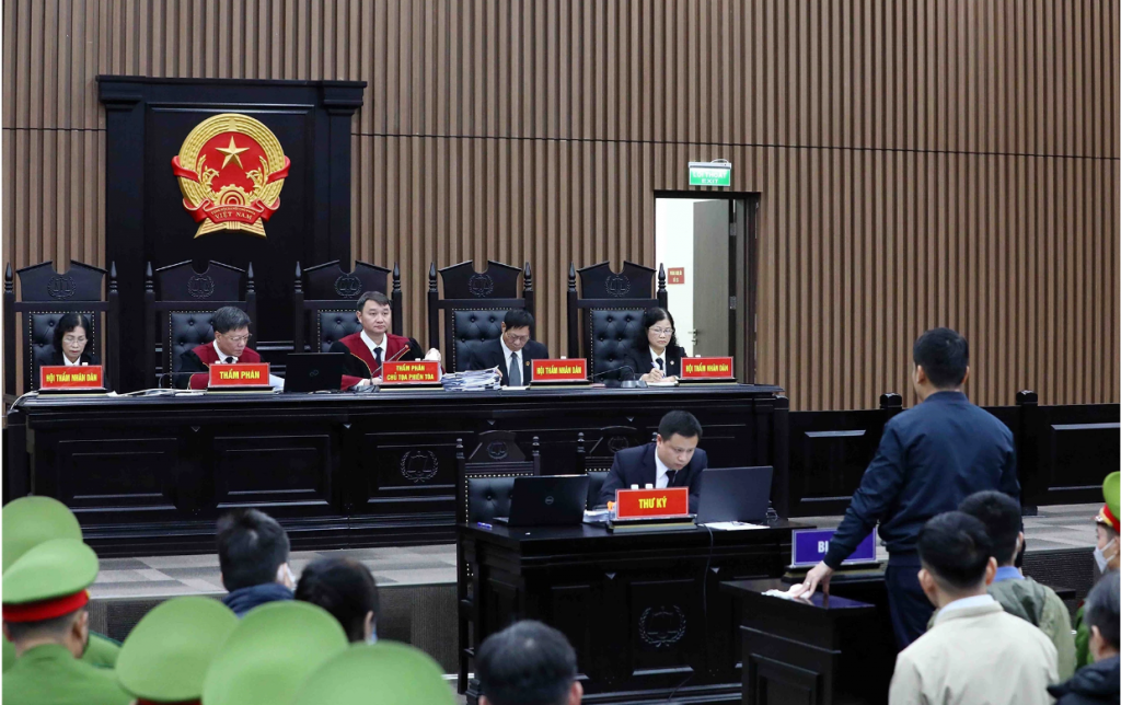 Xét xử 38 bị cáo trong vụ "đại án" Việt Á