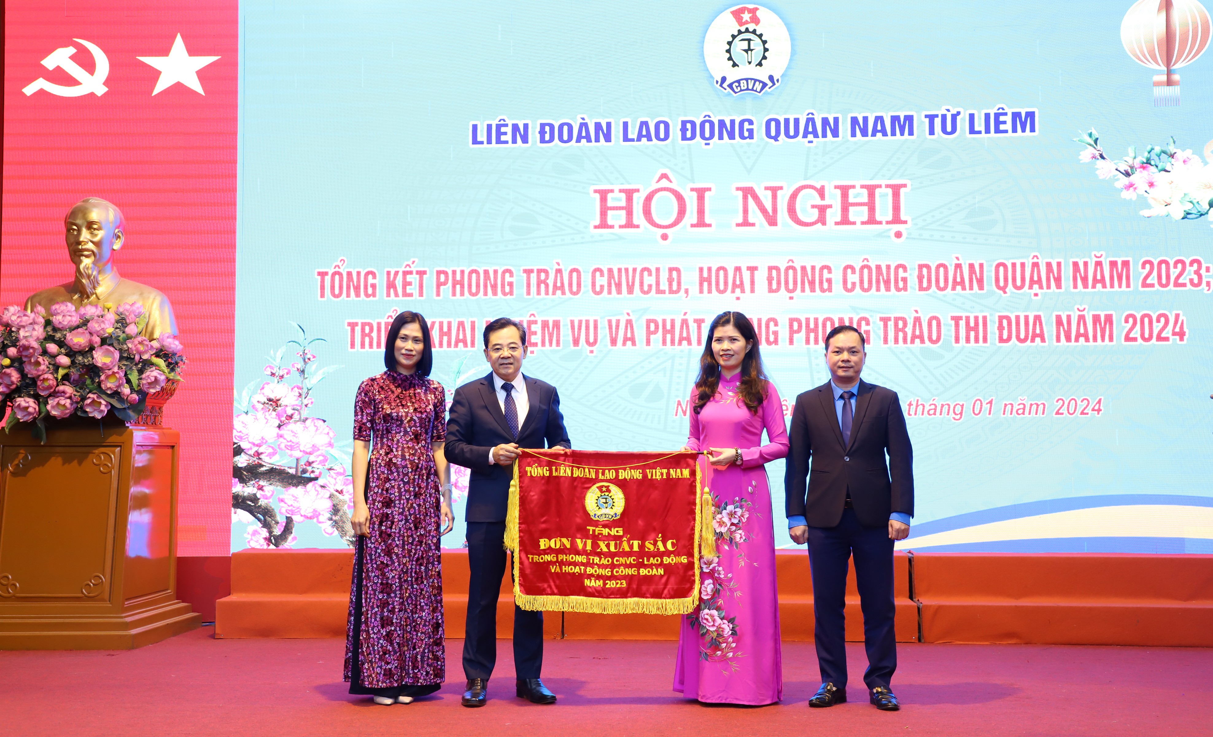 LĐLĐ quận Nam Từ Liêm được Tổng LĐLĐ Việt Nam tặng Cờ đơn vị xuất sắc