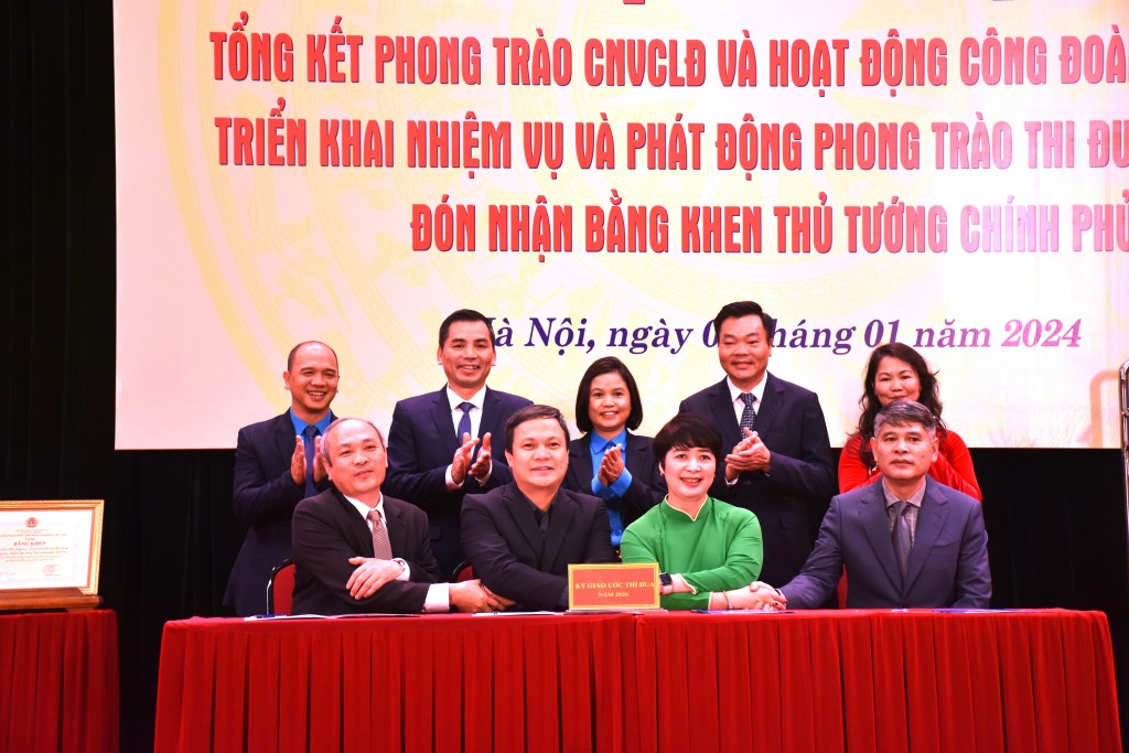 Công đoàn ngành Giao thông Vận tải Hà Nội đón nhận Bằng khen Thủ tướng Chính phủ
