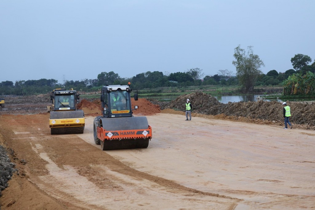 Công trường thi công dự án đường Vành đai 4 tại tỉnh Bắc Ninh.