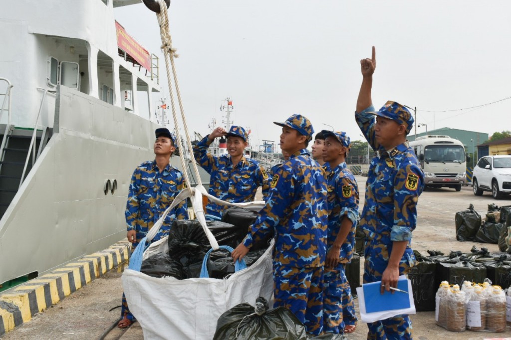 Đoàn công tác Vùng 2 Hải quân bắt đầu chuyến thăm, chúc Tết Nhà giàn DK1