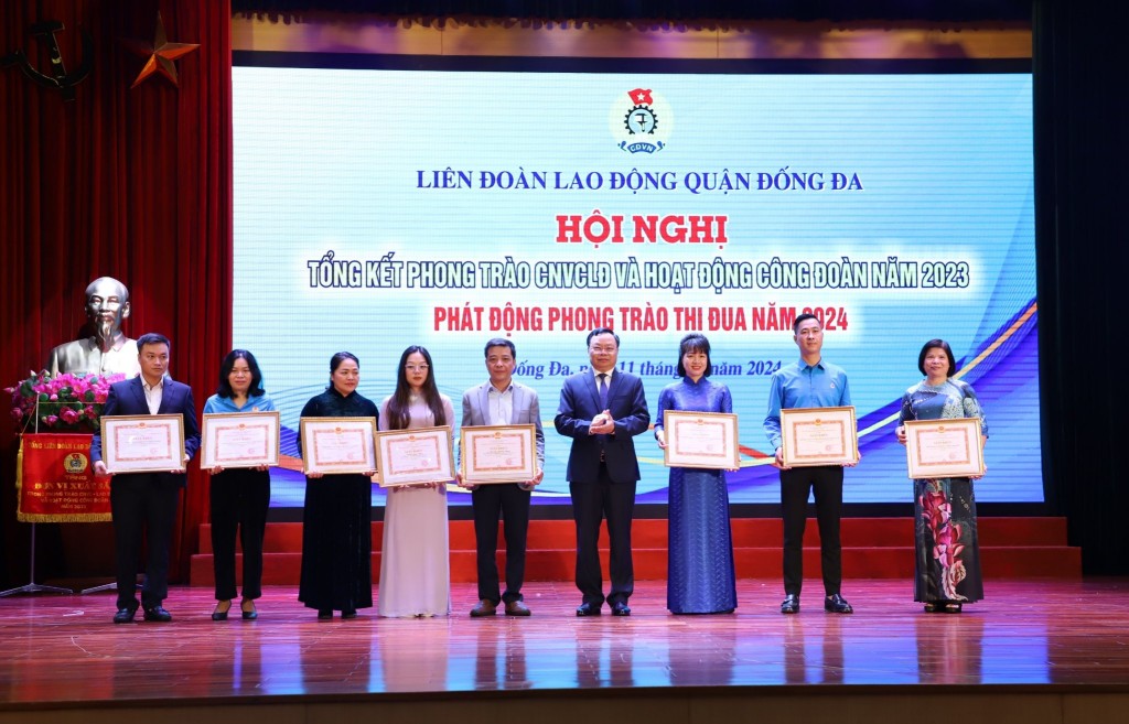 LĐLĐ quận Đống Đa vinh dự nhận Cơ thi đua xuất sắc của Tổng LĐLĐ Việt Nam