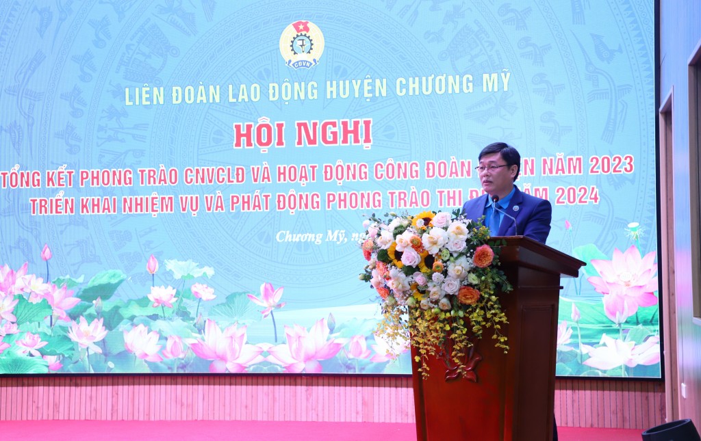 LĐLĐ huyện Chương Mỹ đón nhận Cờ thi đua của LĐLĐ thành phố Hà Nội
