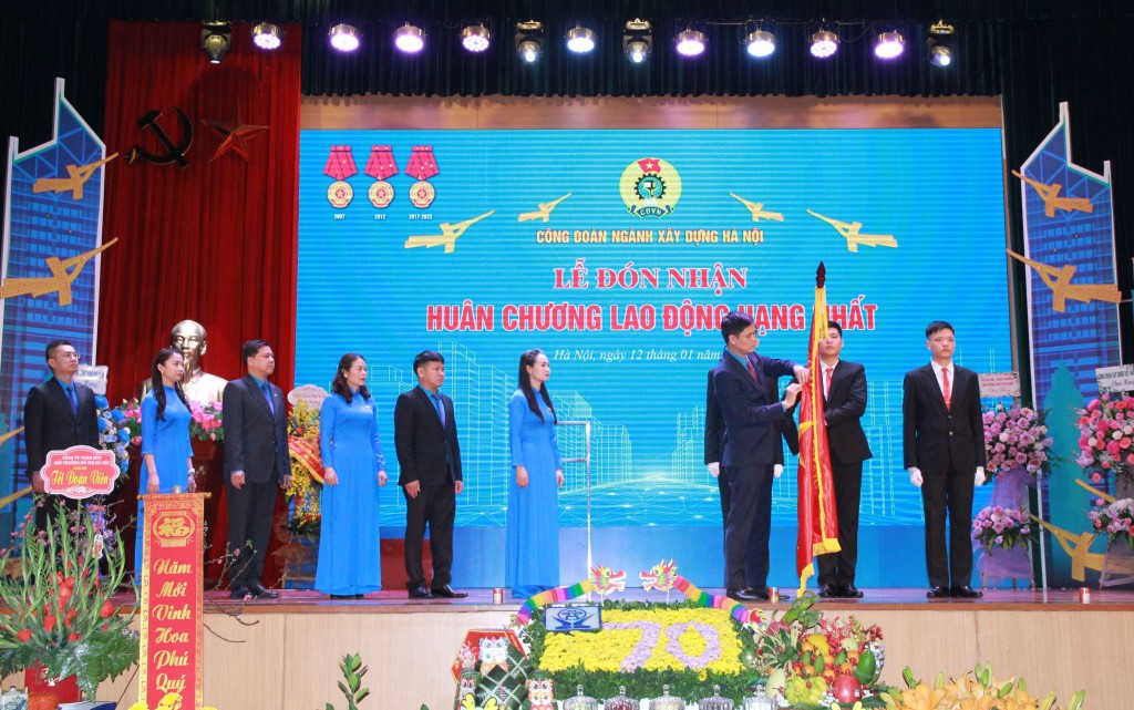 Công đoàn ngành Xây dựng Hà Nội đón nhận Huân chương Lao động Hạng Nhất