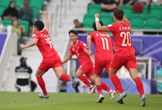 Tuyển Việt Nam gây bất ngờ ghi được 2 bàn, dẫu vẫn thua Nhật Bản