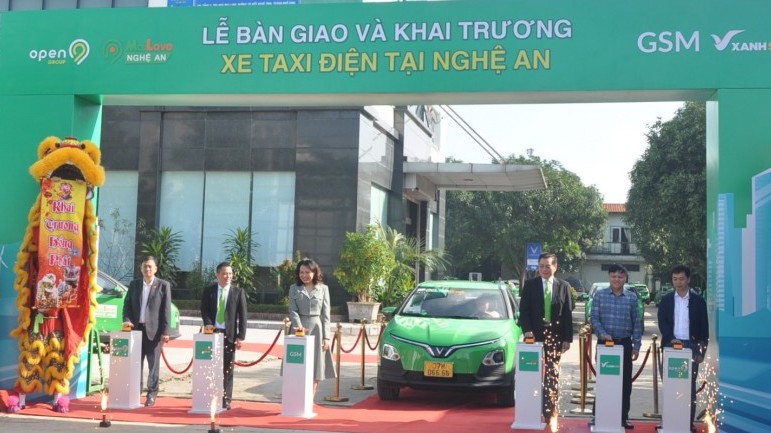 Ra mắt xe taxi điện tại Nghệ An