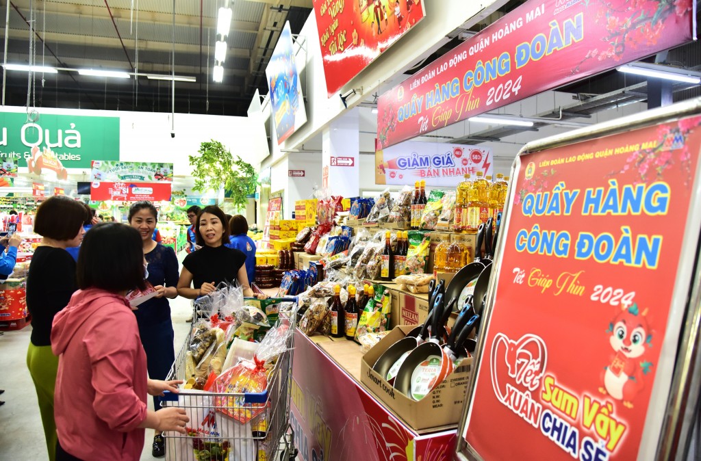 Tổ chức “Quầy hàng Công đoàn” tại Mega Market Hoàng Mai