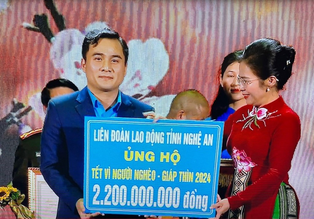 LĐLĐ tỉnh Nghệ An ủng hộ 2,2 tỷ đồng cho chương trình 