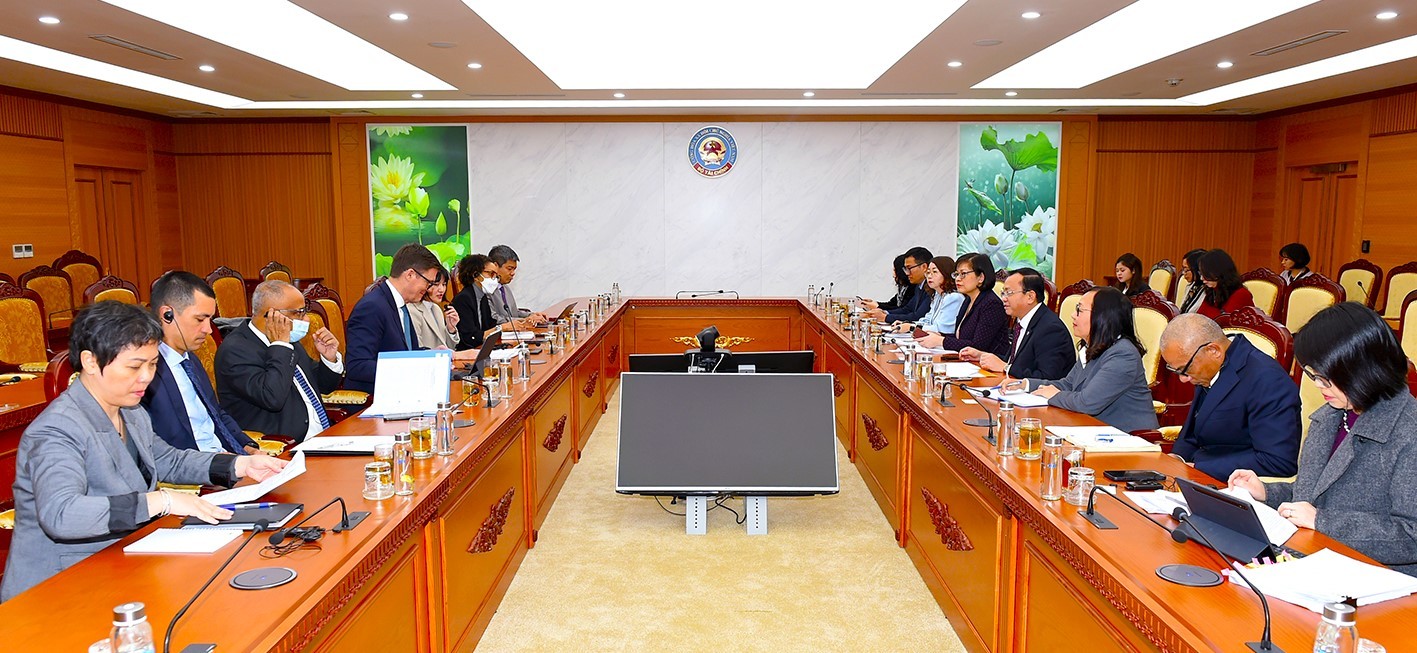 ADB ưu tiên hỗ trợ Việt Nam phát triển kinh tế xanh, kinh tế số